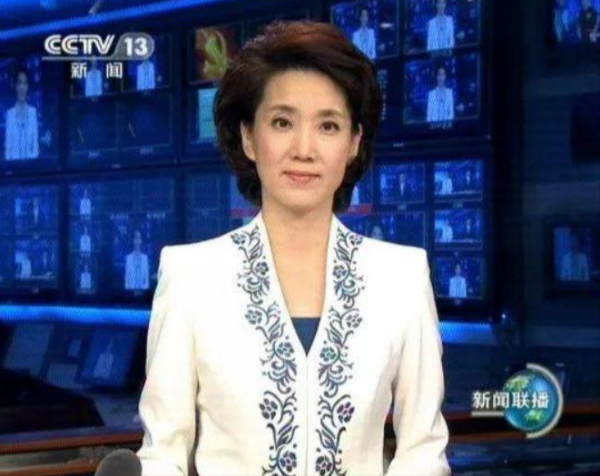 “央視主播”李修平：有過一次婚姻，42歲再婚也幸福，58歲沒孩子