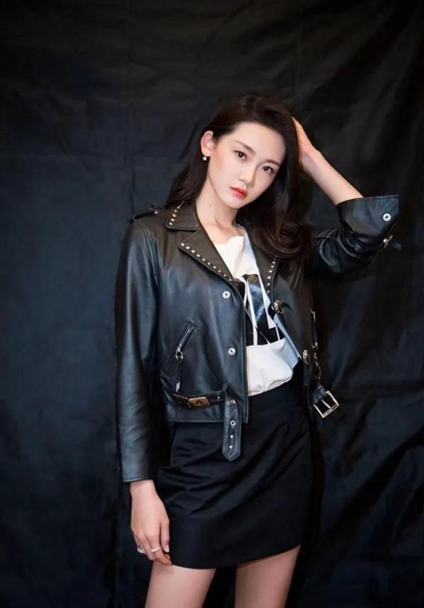 小獵豹鄭凱撿到寶了,苗苗氣質出眾 小獵豹鄭凱撿到寶了,苗苗氣質出眾