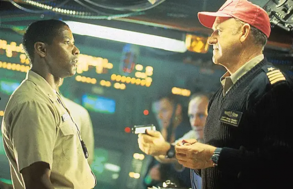 看好萊塢如何“反美”，當然還得選擇重溫《紅潮風暴》