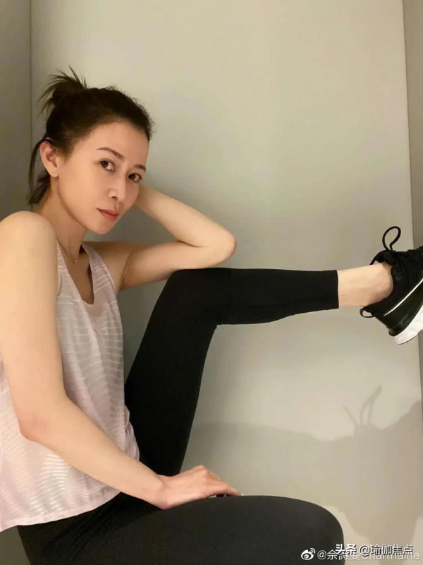 46歲佘詩曼曬瑜伽照、秀馬甲線：你的身材，出賣了你的生活層次