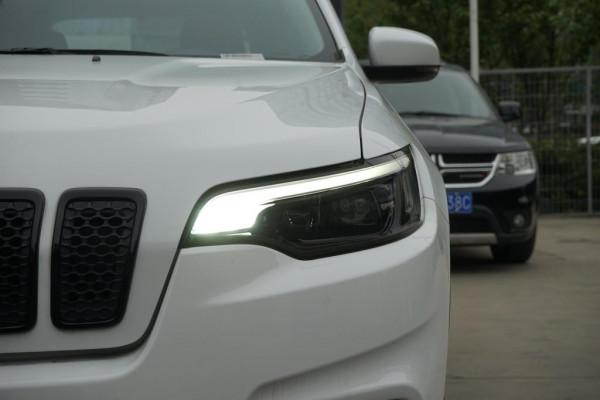 Jeep自由光：2.0T動力爆265馬力，採埃孚進口9AT，適時四驅，香？