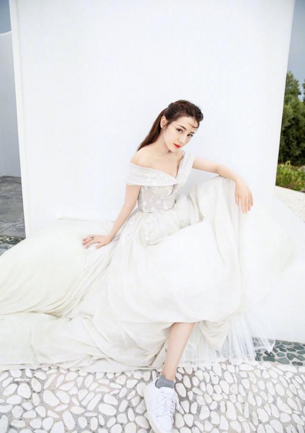 誰說結婚一定要穿高跟鞋？婚紗配AJ球鞋，引領2021潮流新趨勢