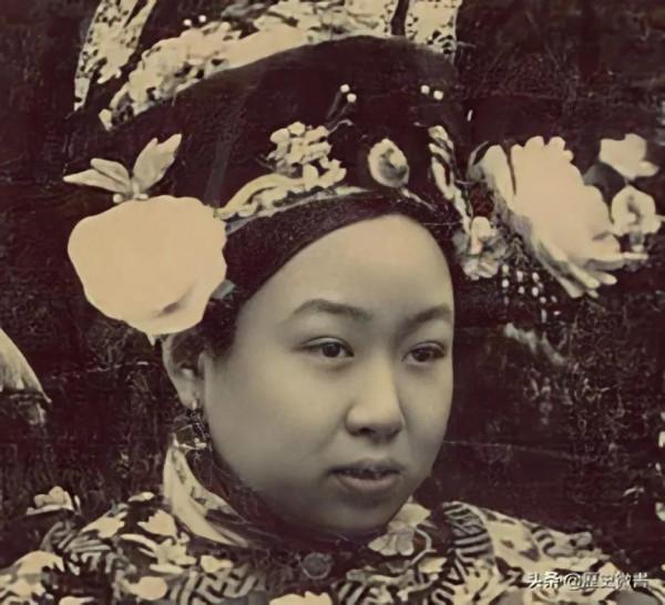 光緒二十九年福晉和格格集照