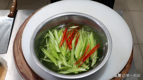 過年了，教你4道解膩小冷盤，端上桌比大魚大肉還搶手，太好吃了