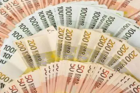 歐元之父隕落！與中國有著不解之緣，預言2025年中國將趕超美國