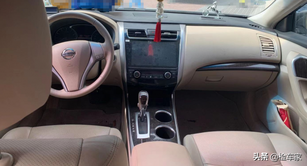 外企女白領中意日系車,買輛二手日產天籟練手,賣家慘被拉黑 外企女白領中意日系車,買輛二手日產天籟練手,賣家慘被拉黑