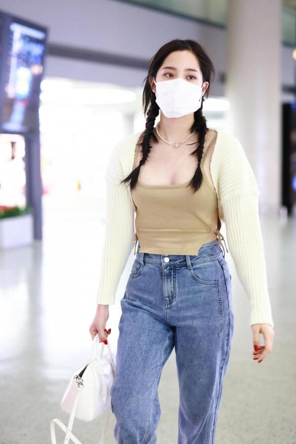 機場抓拍娛樂圈的小花私服，你更喜歡誰