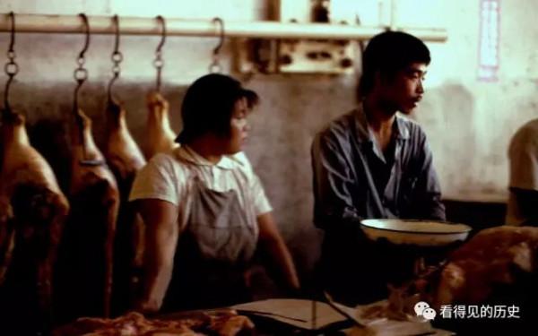 老照片 七十年代的國營商店 牛叉的營業員 老照片 七十年代的國營商店 牛叉的營業員