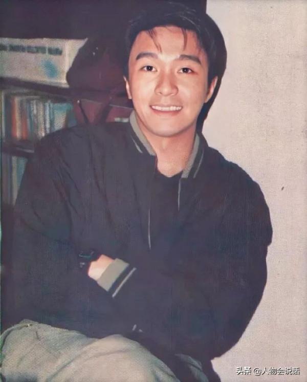 58歲周星馳滿頭白髮落淚：被誤解30年，卻無人懂我的心酸