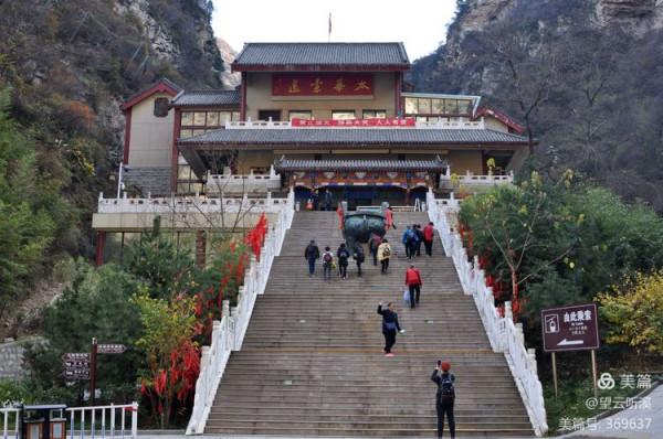 乘坐西峰索道上華山