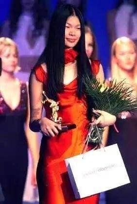 “頂級醜模”嫁“頂級法國豪門”，呂燕到底有何底氣？