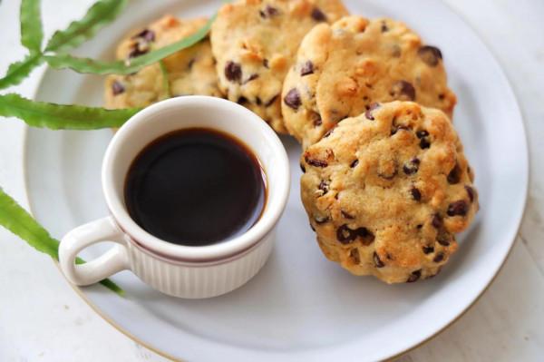 天氣冷,忍不住想吃甜品,來一塊超大軟曲奇,瞬間感覺冬天不冷了 天氣冷,忍不住想吃甜品,來一塊超大軟曲奇,瞬間感覺冬天不冷了