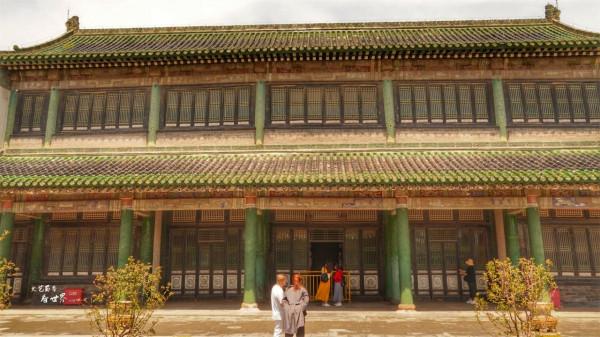 瀋陽故宮有一座黑色琉璃瓦的奇怪建築,顯得格格不入,卻最負盛名 瀋陽故宮有一座黑色琉璃瓦的奇怪建築,顯得格格不入,卻最負盛名