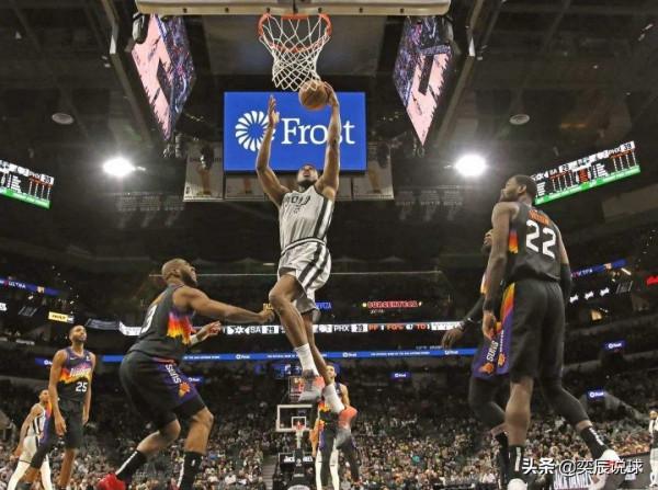 楊巨俠的言論觸怒波波維奇，坐穿馬刺板凳席，被交易只是時間問題