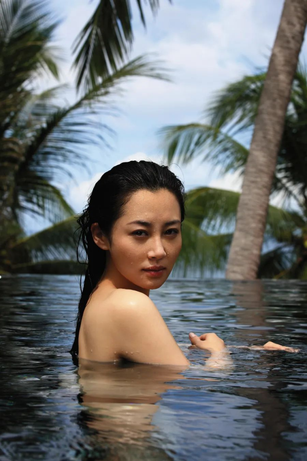 6位中年女星背影殺：年近半百仍似少女，胖一絲累贅、瘦一點沒味