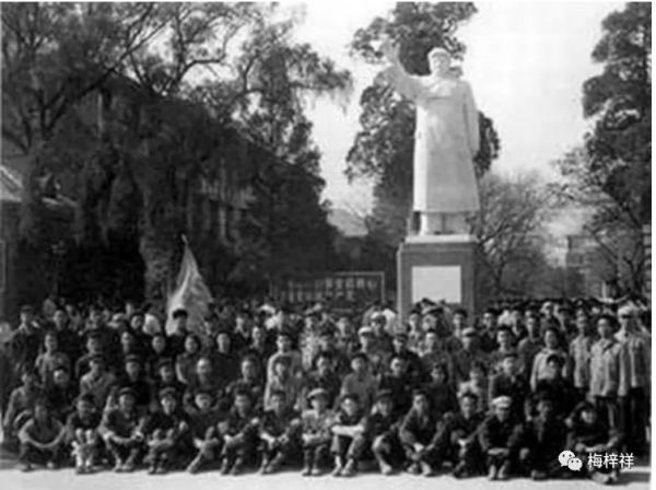 毛主席對建造塑像批示：勞民傷財，無益有害。原創 梅梓祥