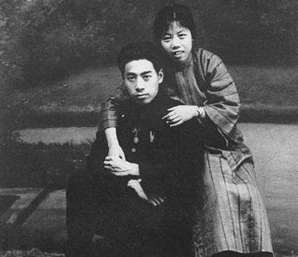 1925年,周總理的車深夜遭到機槍掃射,他大喊:我是周恩來 1925年,周總理的車深夜遭到機槍掃射,他大喊:我是周恩來