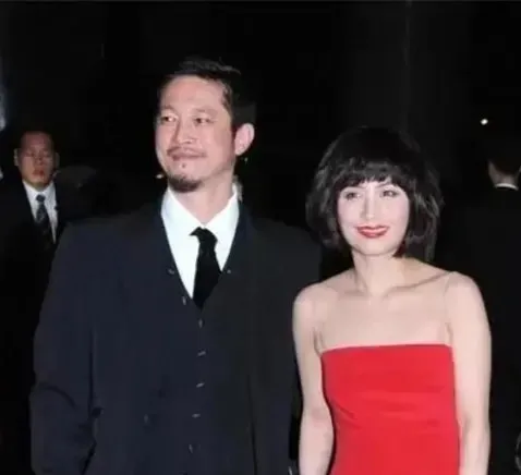 賭王何鴻燊5位女婿境遇大不相同,有人離婚了,有人卻遲遲沒進門 賭王何鴻燊5位女婿境遇大不相同,有人離婚了,有人卻遲遲沒進門