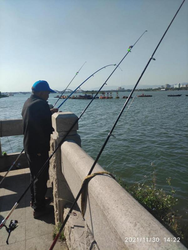 為什麼這些人如此悠閒? 為什麼這些人如此悠閒?