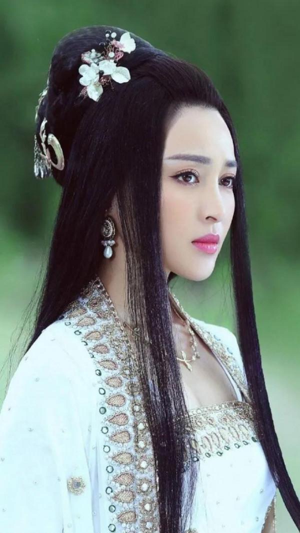 開年以來八部熱播現代劇中的女主角，幾乎清一色的女強人定位