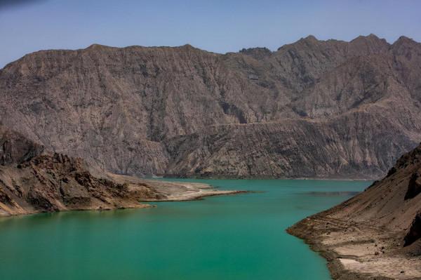 回到去往紅其拉甫的路上。仍是一路雪山相伴 回到去往紅其拉甫的路上。仍是一路雪山相伴
