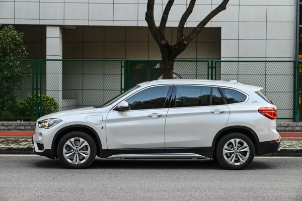 插混寶馬X1：110km續航升級，通勤成本堪比電車