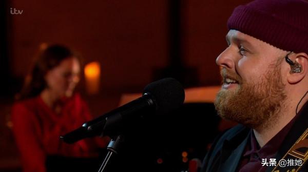 凱特王妃一襲紅衣彈奏鋼琴，一出場又圈粉，女王閉門不出兒子探望