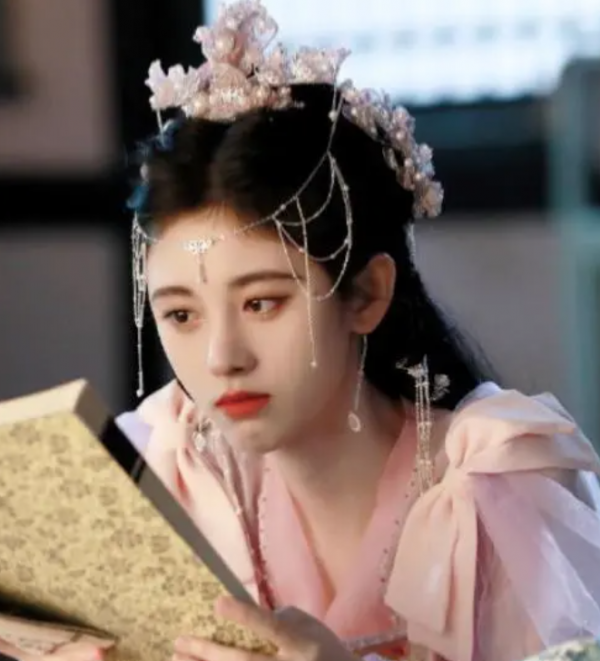 羅雲熙新造型曝光,被吐槽是網遊風?網友:這不比古偶好看太多? 羅雲熙新造型曝光,被吐槽是網遊風?網友:這不比古偶好看太多?