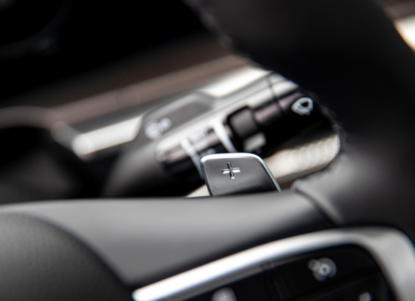 看外在 聊內在 起亞K5對比日產天籟