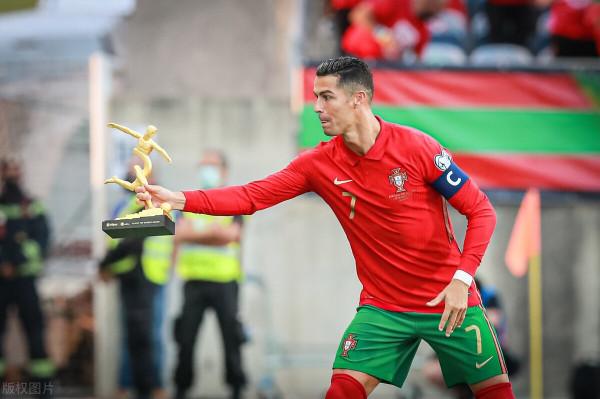 FIFA公佈世界盃最新民調!吃相難看,名嘴:活成自己討厭的樣子 FIFA公佈世界盃最新民調!吃相難看,名嘴:活成自己討厭的樣子