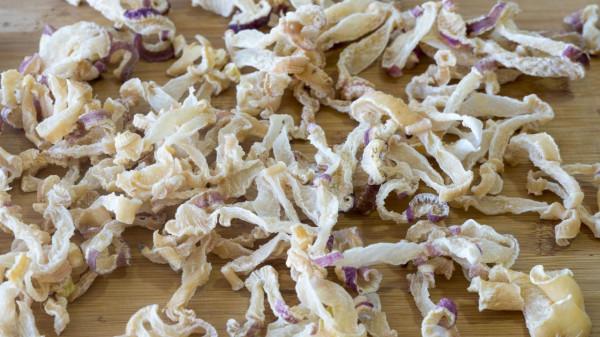 這7種廉價蔬菜曬乾後，美味翻倍！放1年不壞，天冷燉肉特別過癮