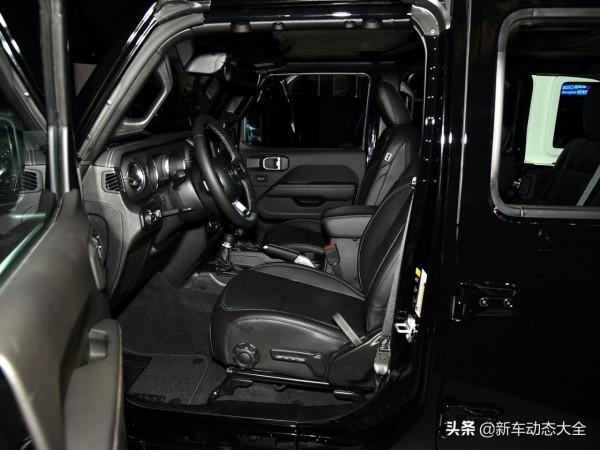 2.0T高達400牛·米,進口越野SUV,3米軸距硬漢四驅,實拍牧馬人 2.0T高達400牛·米,進口越野SUV,3米軸距硬漢四驅,實拍牧馬人