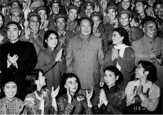 1961年舞會，女演員邢韻聲酷似李敏，毛主席說以後我就是你的父親
