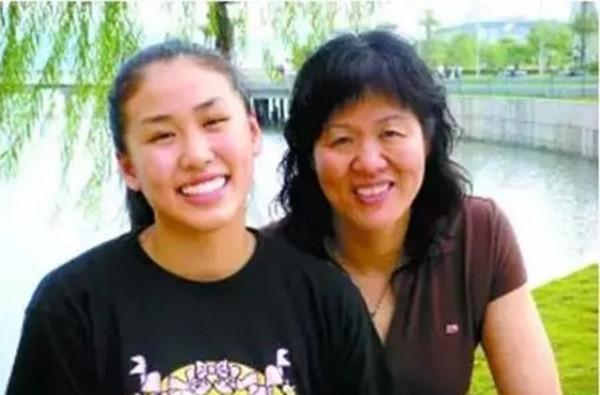 郎平女兒曬與弟弟合照，父親白帆為照顧她15年不娶，60歲2婚生子