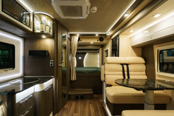 宇通“雍和”系列房車上線 京劇臉譜配色 濃郁國風氣息 高階品質體驗