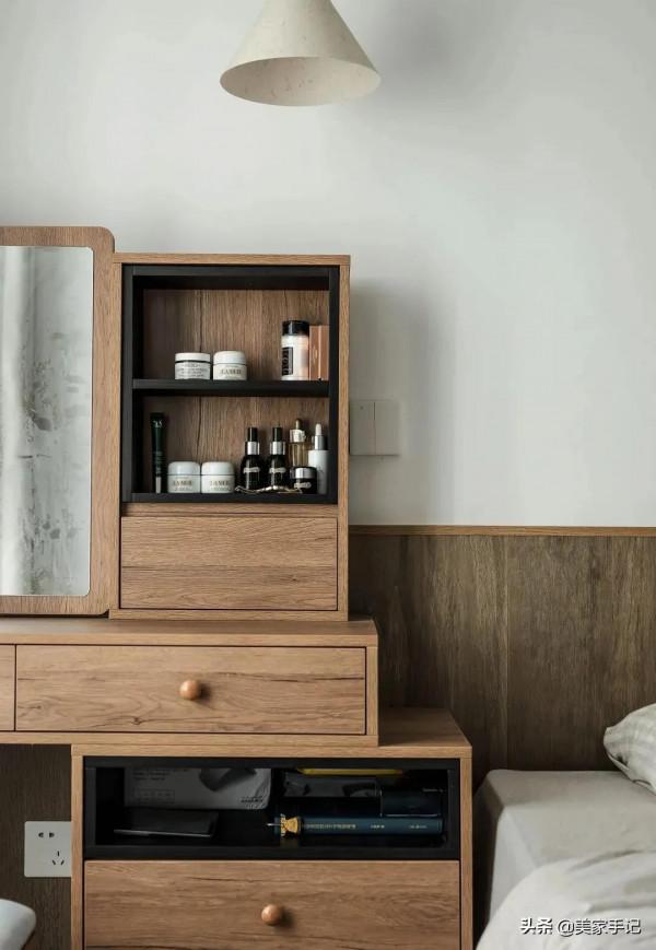 她家不豪華,可還是進門就把我迷住,白牆、原木、少造型,太美了 她家不豪華,可還是進門就把我迷住,白牆、原木、少造型,太美了