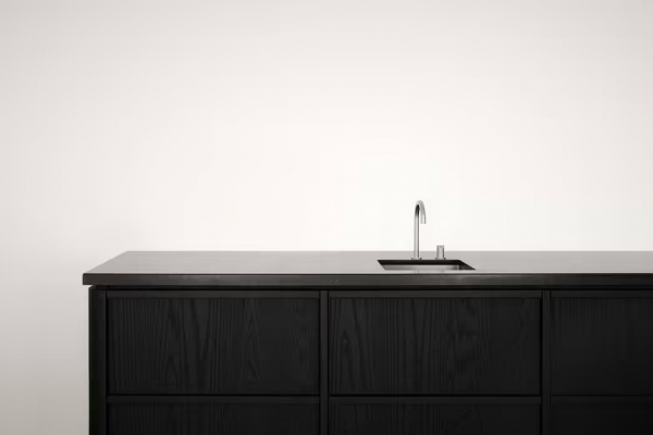 國外案例 | 加拿大現代極簡家居，頂層被花園和菜園包圍的家