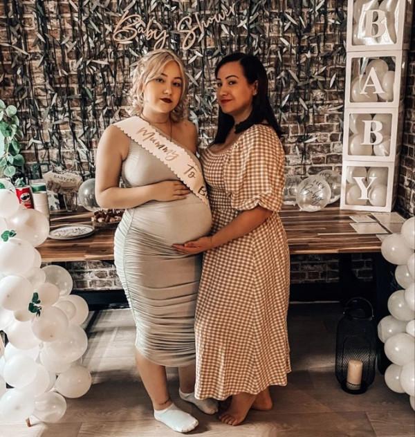 英國女子34歲當了外祖母,兒子外孫只差1歲,常被誤會是女兒姐姐 英國女子34歲當了外祖母,兒子外孫只差1歲,常被誤會是女兒姐姐