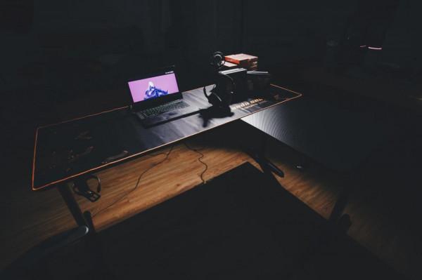 一切只為生產力:安德斯特L型電競桌初體驗 一切只為生產力:安德斯特L型電競桌初體驗