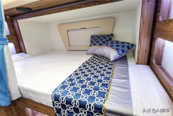 星球命名的旅行車？顏值高，功能強，空間也大，6人食宿很簡單