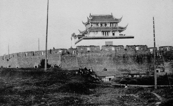 1938年,因譯電員一字之差,3萬人葬身火海,3位高階軍官被處死刑 1938年,因譯電員一字之差,3萬人葬身火海,3位高階軍官被處死刑