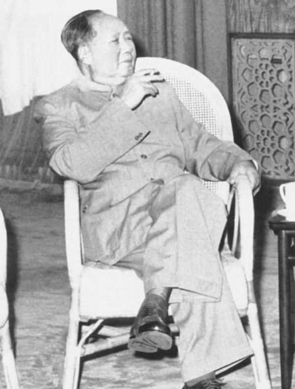 1958年一老紅軍闖中南海被攔，用紙條寫下外號後，毛主席親自接見