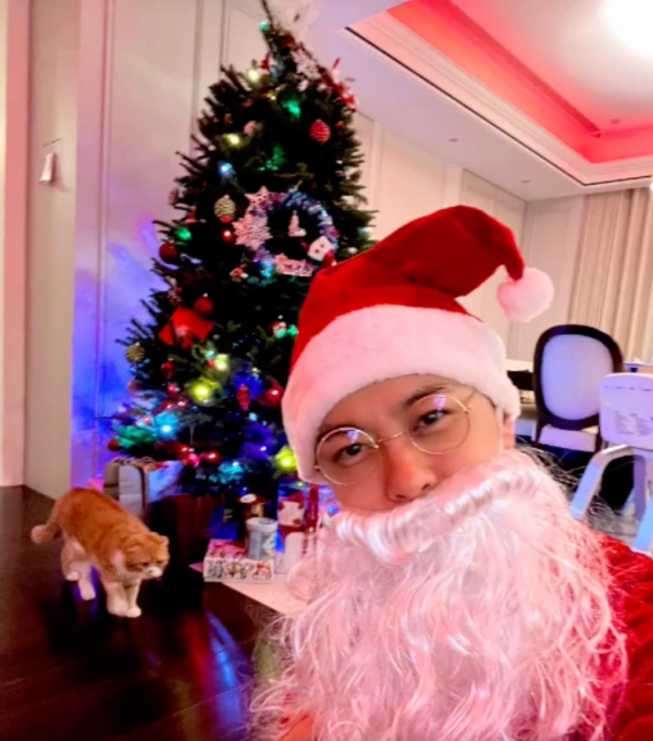 10個明星家庭過聖誕：有人發全家福曬孩子，有人曬聖誕樹曝光豪宅