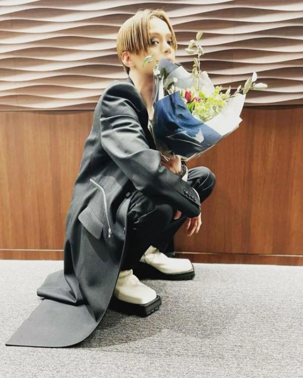 假面騎士：映司在宣傳現場為Ankh慶生，戲裡戲外都是一對好友