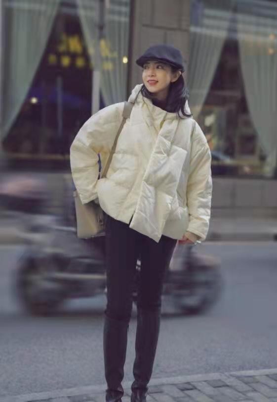 被今年的穿法驚豔到，叫“靴中褲”穿法，奔五奔六穿了時髦又得體