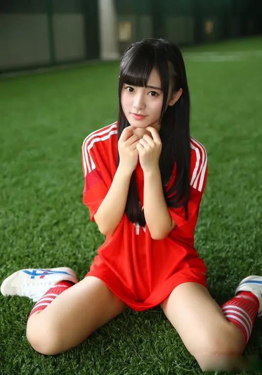 鞠婧禕美照一冊，欣賞