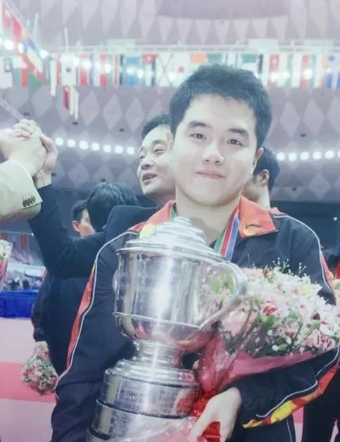 “連救7個賽點”劉國正：21歲成名，24歲退役，娶小9歲張怡寧師妹