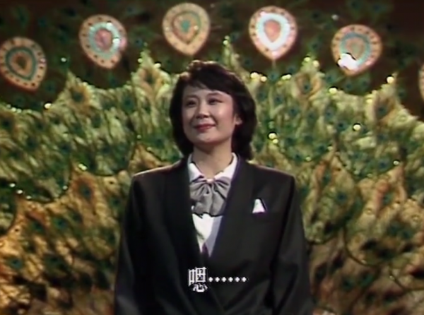 著名歌星蘇小明：事業巔峰出國留學，結婚生子後回國當演員