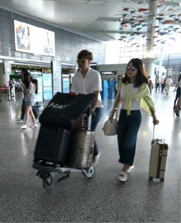 40歲蔡琳是真美人胚子，頭髮亂糟糟，還能美得這麼清秀