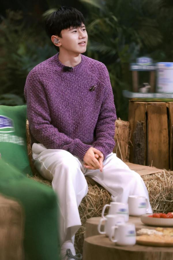 晚間娛樂——王一博、易烊千璽、楊洋、龔俊、張傑、白舉綱